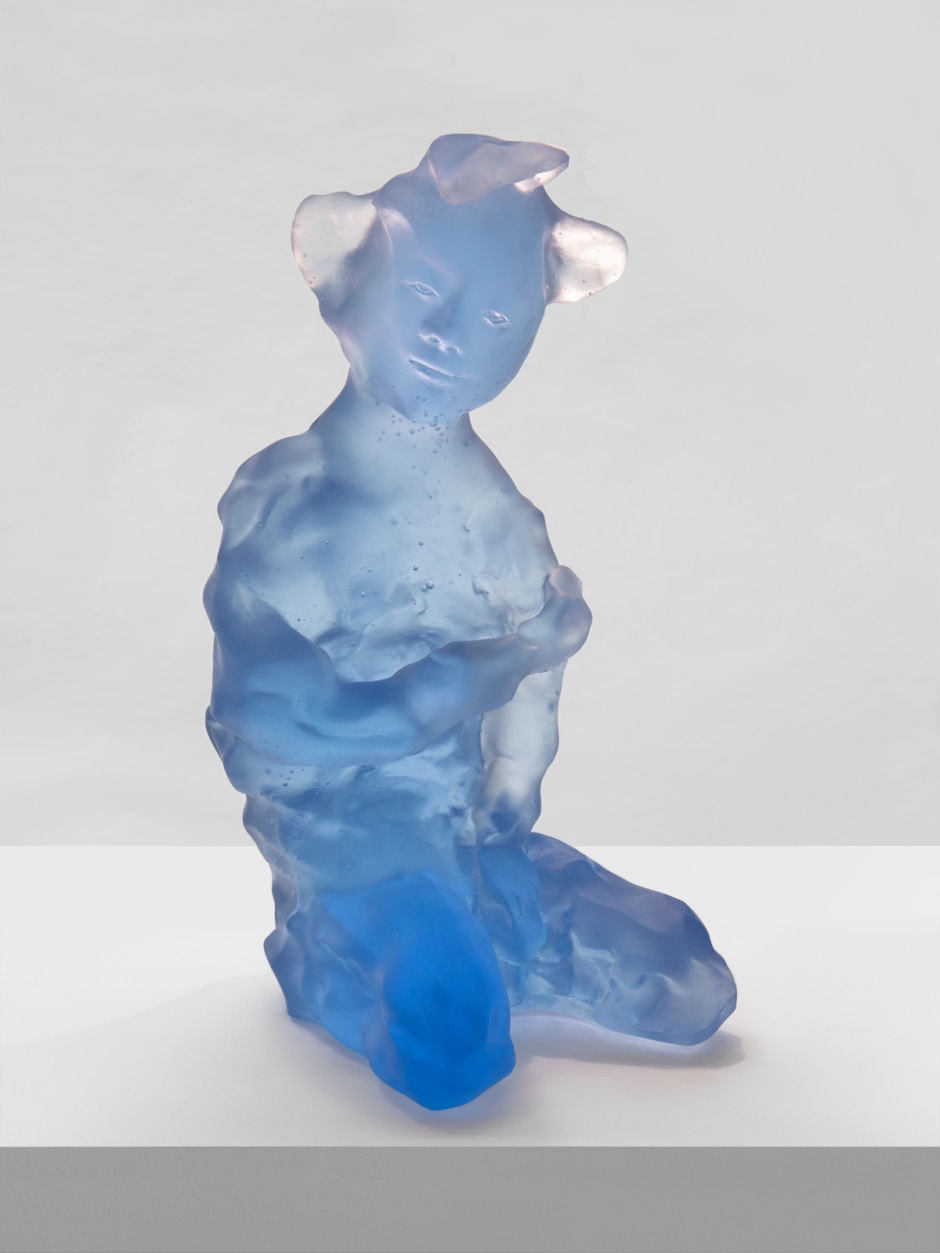 Paloma Varga Weisz  Wilde Leute 6, 2023  glass  48 x 25 x 31 cm / 18 ⅞ x 9 ⅞ x 12 ¼ in.  © Paloma Varga Weisz, courtesy Sadie Coles HQ, London  Photo: Katie Morrison