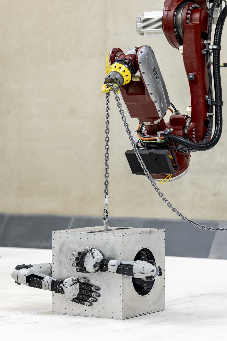 Installation view, Jordan Wolfson, Body Sculpture, National Gallery of Australia, Kamberri/Canberra, 09 December 2023 – 28 July 2024  © Jordan Wolfson, courtesy The Artist, National Gallery of Australia, Kamberri/Canberra.