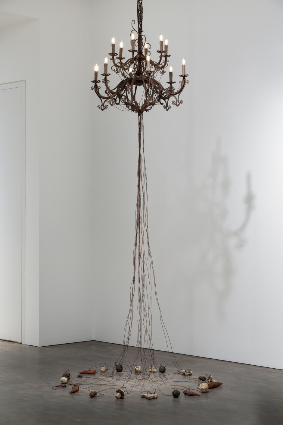 Paulina Olowska and Jessica Segall  Electrical Vegetables Chandelier , 2023  metal chandelier and vegetable ceramics  installation dimensions 532 x 120 x 120 / 209 ½ x 47 ¼ x 47 ¼ in.  © Paulina Olowska and Jessica Segall. Courtesy Pace Gallery.