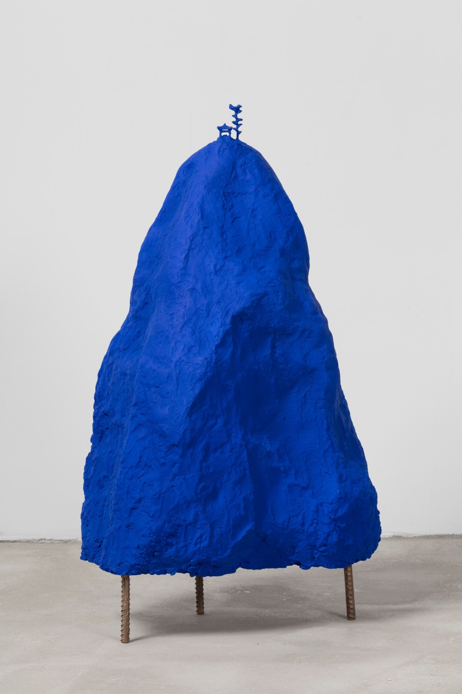 Pet (Blue), 2021  Bronze, Paint  105 x 40 x 40cm