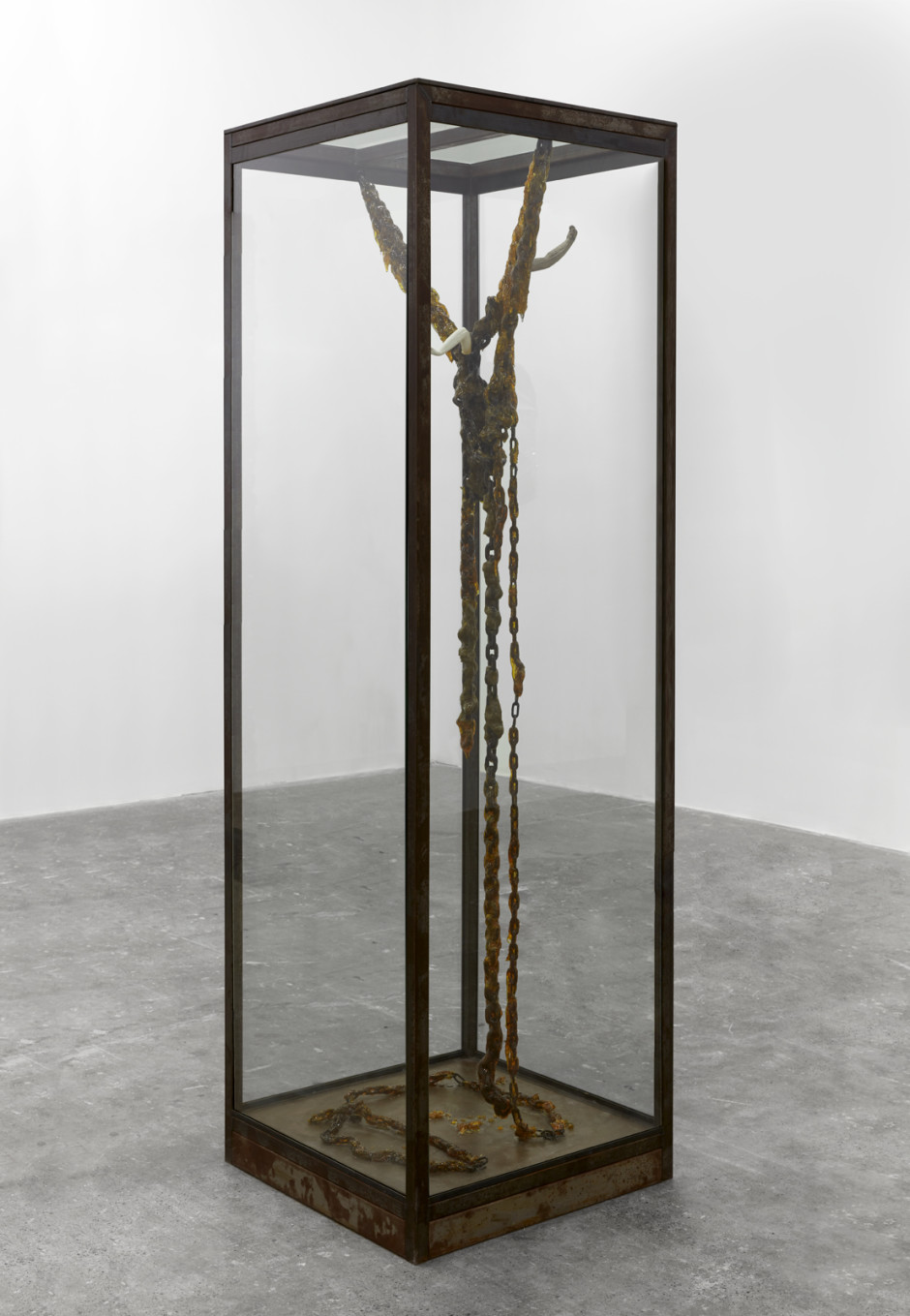 Etudes-Lento IV-1, 2018  steel, iron chain, resin, putty, colophony  67 x 67 x 220 cm / 26 ⅜ x 26 ⅜ x 86 ⅝ in
