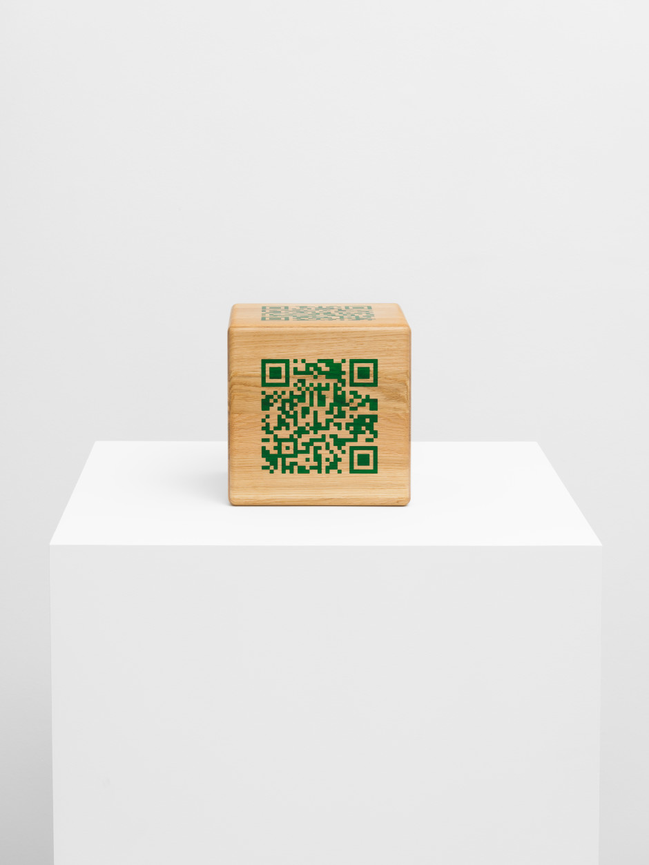 6 Sides of Scott Mendes  oak panels, epoxy adhesive, trans emerald epoxy filler  Cube size : 21.5 x 21.5 x 21.5 cm QR–Code size : 13.5 x 13.5 cm (each side has an individual code in the same size)