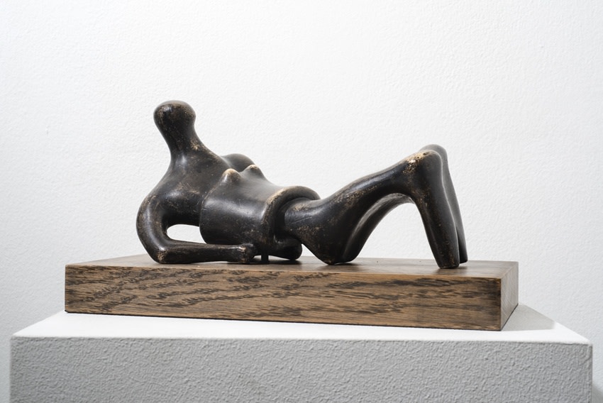 <span class="artist"><strong>Henry Moore</strong></span>, <span class="title"><em>Reclining Figure: Blanket</em>, 1939</span>