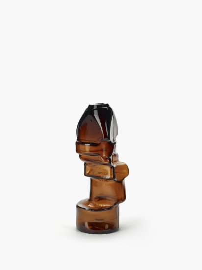<p><strong>Philipp Grundhöfer/ECAL</strong>, Mould In Motion, 2012</p><p>Hand-blown glass (from a wooden mould)</p><p>Series of 12 & 2 Prototypes</p><p>Photography by ECAL/Nicolas Genta</p>