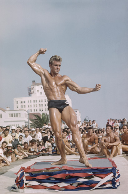 Bob Mizer, Ed Holovchik aka Ed Fury (Muscle Beach #11), Santa Monica, California, c. 1950